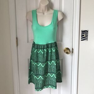 Green geometric print dress
